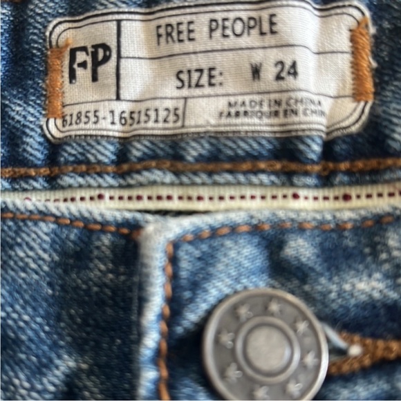 FREE PEOPLE Rock Denim Uptown Harbor Shorts Size 24 - Picture 3 of 4